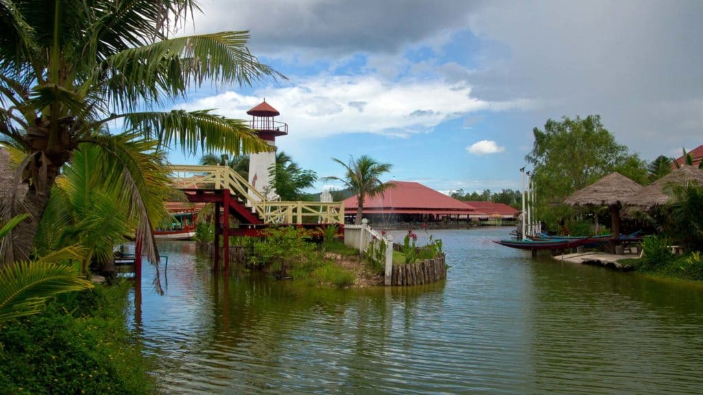 Sam Phan Nam Floating Market 03